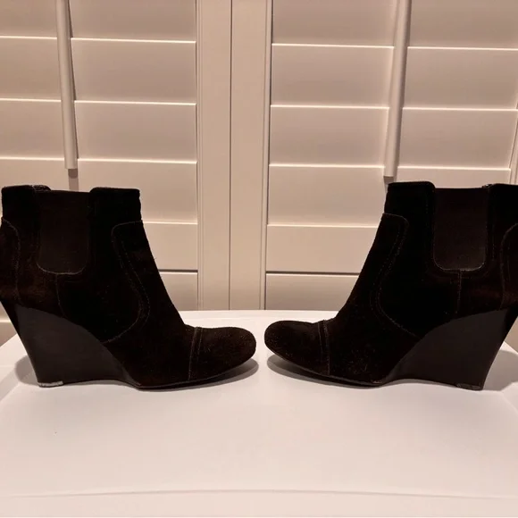 Tory Burch Adrienne suede wedge ankle bootie in brown size 8.5 - Picture 4 of 13